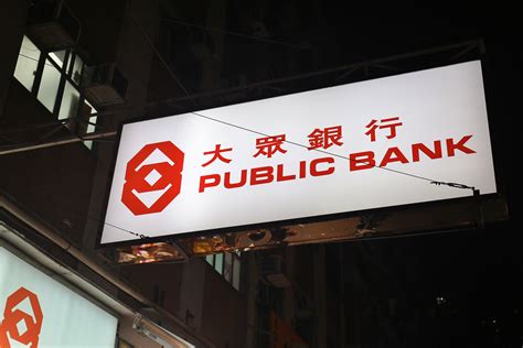 小情侶靠車體掩護 香港私人銀行排名
